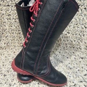 Hush Puppies. Lace up Boots. Leather. Black / red laces and top stitching.